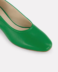 Details of Oya Culford heel in bright emerald green, low heel women's shoes for extended sizes.