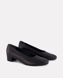 Oya Culford classic black, low heel women's shoes for extended sizes.