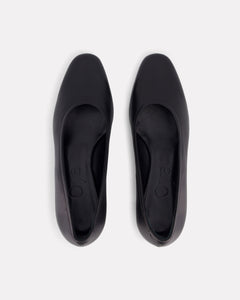 Oya Culford classic black, low heel women's shoes for extended sizes.